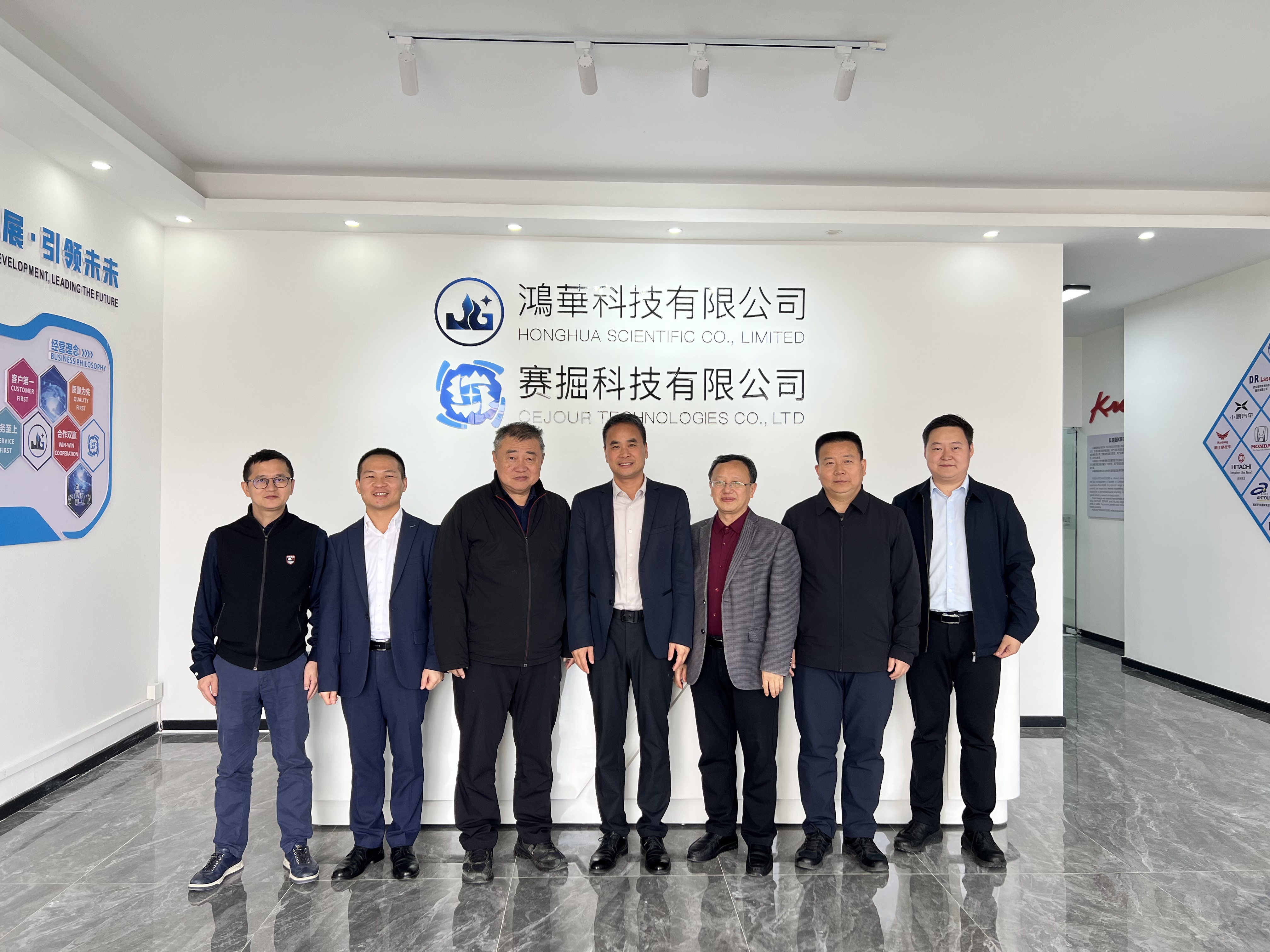 河南理工大學材料科學與工程學院王瑞書記一行蒞臨鴻華科技有限公司指導交流